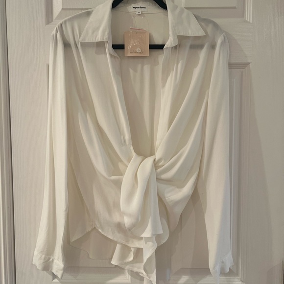 NWT SUPERDOWN JORDYN FRONT TIE TOP. Size M. Smoke Free, Pet Free Home. - Picture 4 of 8